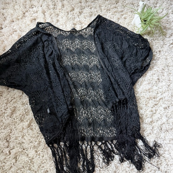 Sweaters - Chic Black Lace Kimono see thru short sleeve cardigan with Fringe